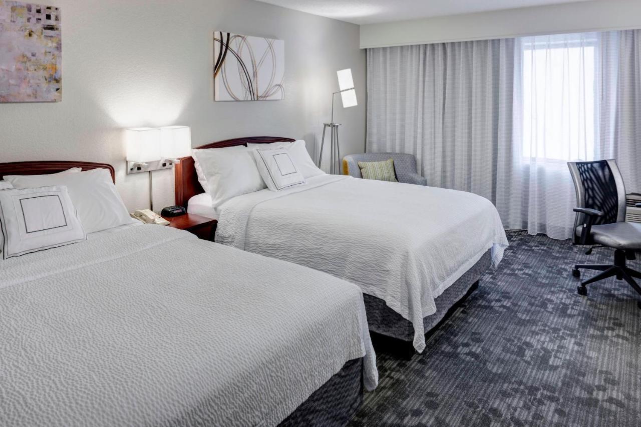 Hotel Courtyard By Marriott Wichita East Exterior foto
