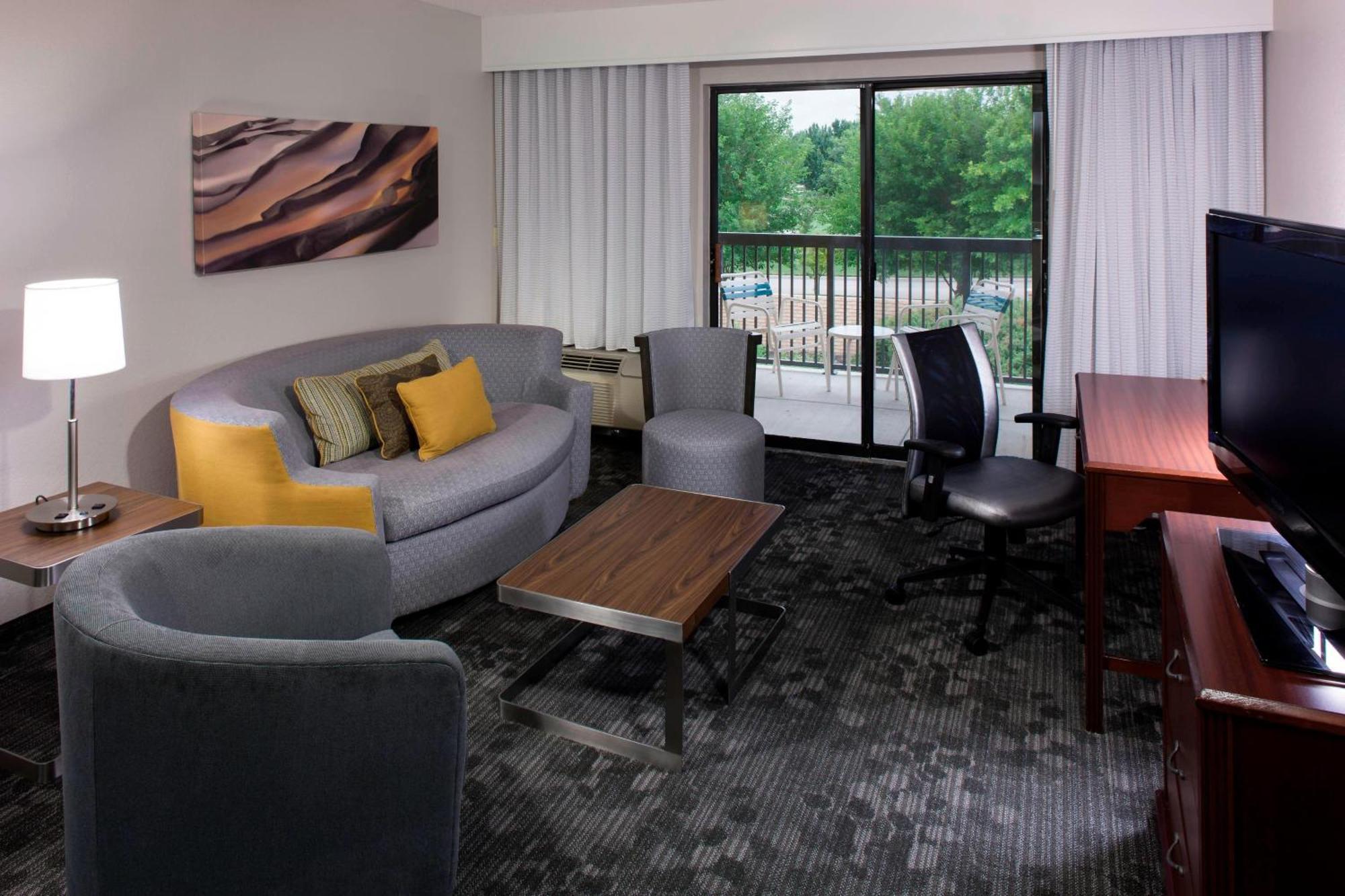 Hotel Courtyard By Marriott Wichita East Exterior foto