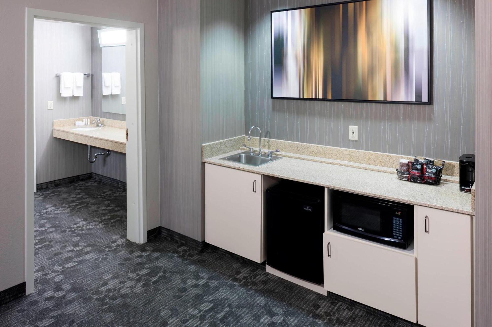 Hotel Courtyard By Marriott Wichita East Exterior foto