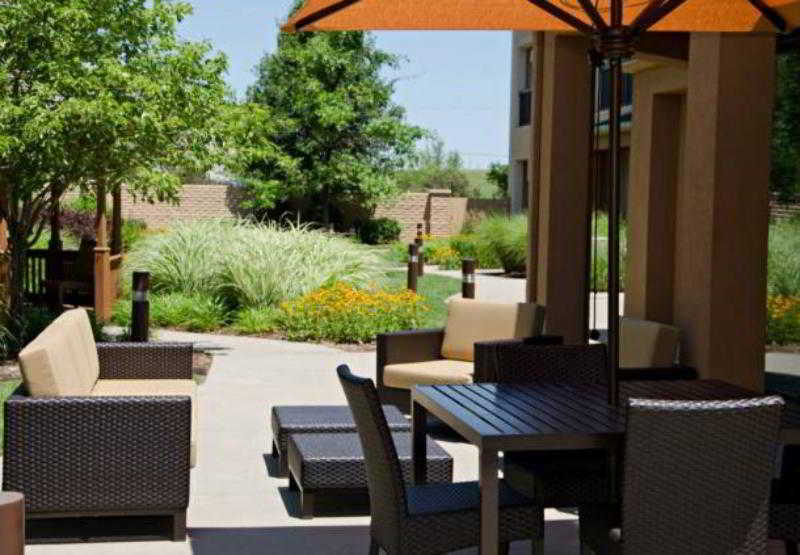 Hotel Courtyard By Marriott Wichita East Exterior foto