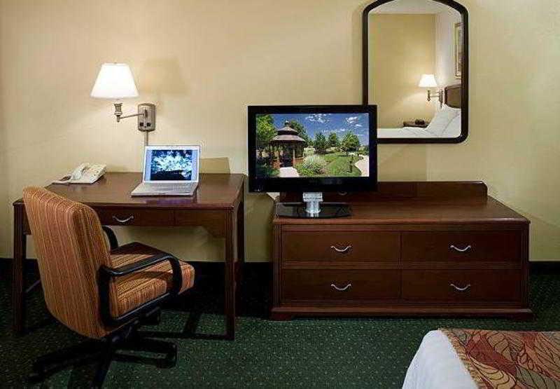 Hotel Courtyard By Marriott Wichita East Zimmer foto