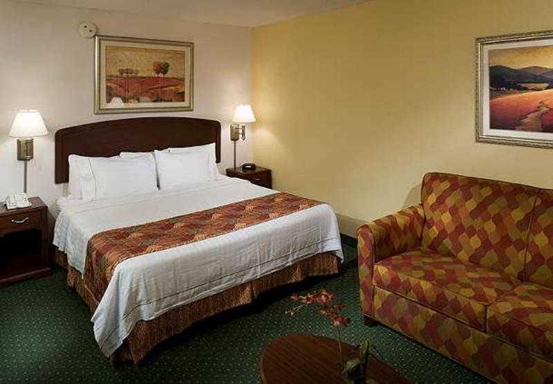 Hotel Courtyard By Marriott Wichita East Exterior foto