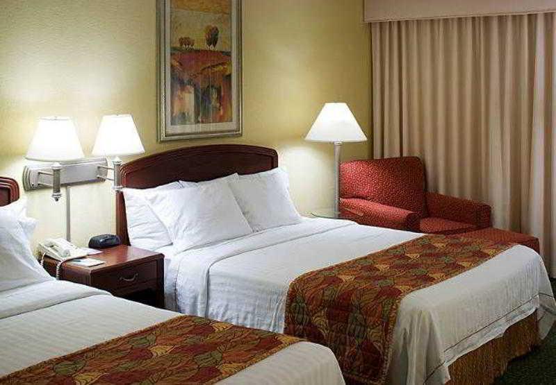 Hotel Courtyard By Marriott Wichita East Zimmer foto