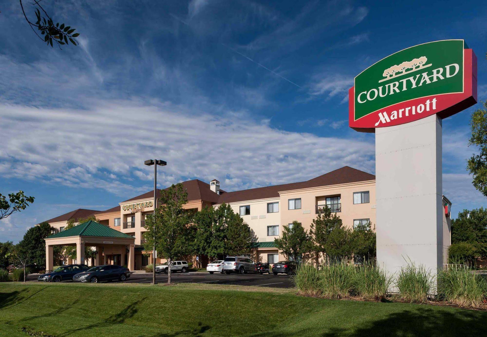 Hotel Courtyard By Marriott Wichita East Exterior foto