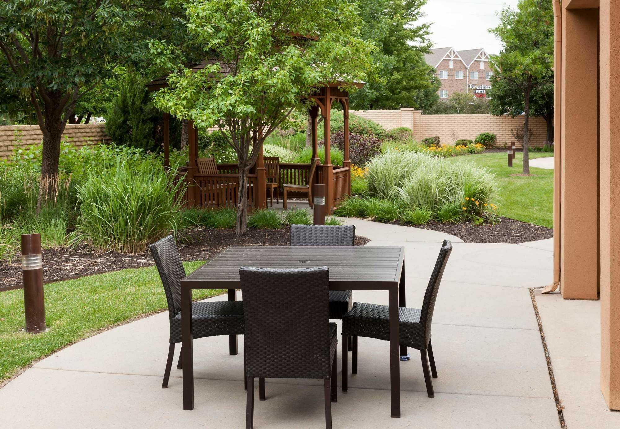 Hotel Courtyard By Marriott Wichita East Exterior foto
