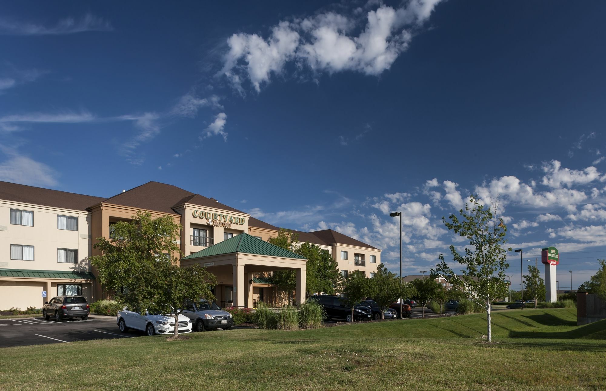 Hotel Courtyard By Marriott Wichita East Exterior foto